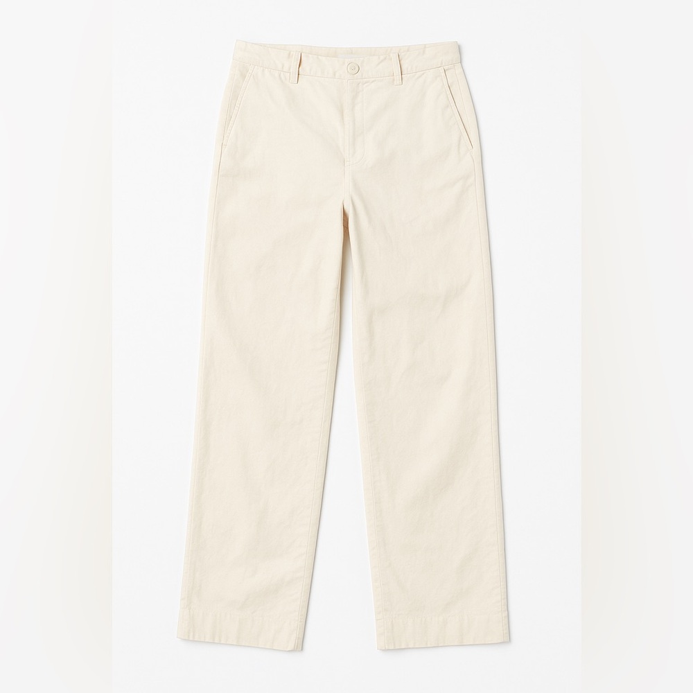 Banana Republic - Athletics Cream Khaki Pants 

Size: 32
Brand New with Tags